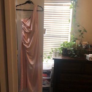 Lulús Blush Pink Satin one shoulder maxi dress
